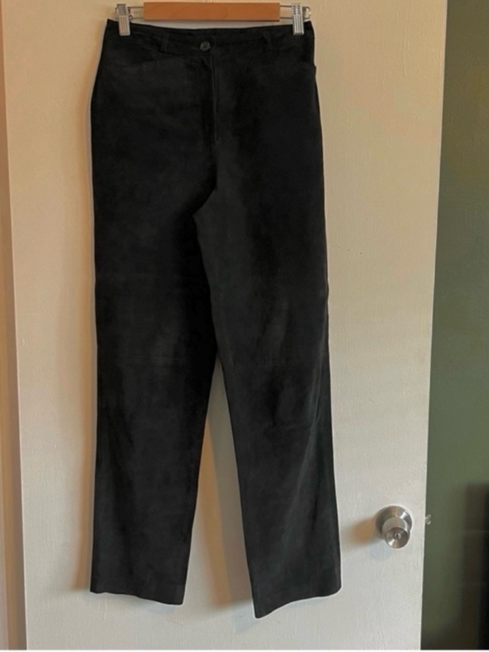 Vintage yvonne marie black suede leather straight leg high waist pants
Size 6